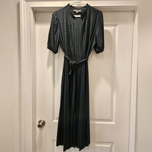 Sharagano Size 10 Emerald Green Pleated Midi Dress